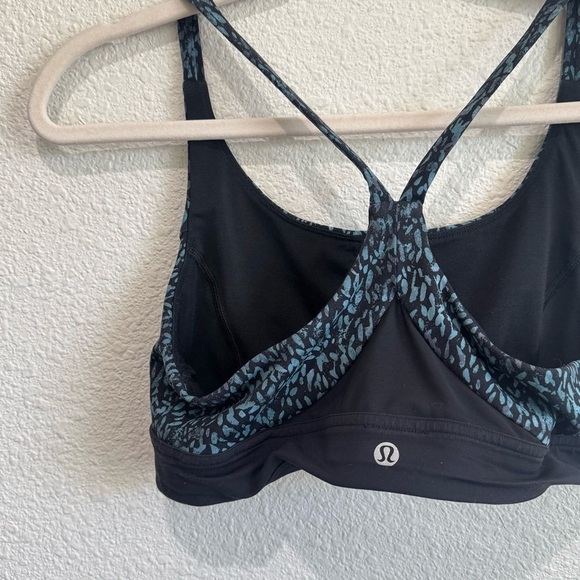 Lululemon Train Times Sports Bra in Illuminate Multi Blue Black Size 8 Workout - Picture 5 of 7
